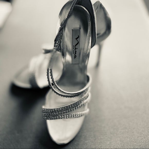 NINA Strappy Heel • Size 7 1/2 • Silver • Worn Once - Picture 6 of 8